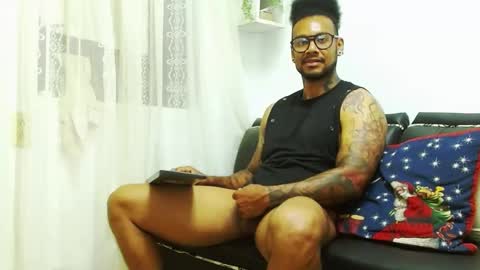 Snapshot of lewisstrong chatting on 01.05.25 Lewis Strong online show from 01.05.25