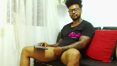 Snapshot of lewisstrong chatting on 01.08.25 Lewis Strong online show from 01.08.25