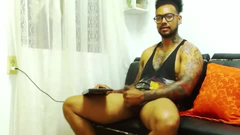 Snapshot of lewisstrong chatting on 01.23.25 Lewis Strong online show from 01.23.25