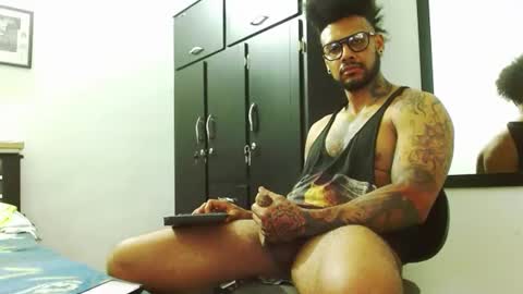 Snapshot of lewisstrong chatting on 09.24.25 Lewis Strong online show from 09.24.25