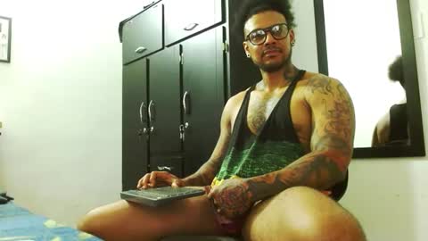 Snapshot of lewisstrong chatting on 09.28.25 Lewis Strong online show from 09.28.25