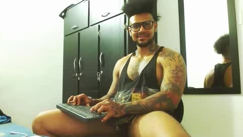 Snapshot of lewisstrong chatting on 10.14.25 Lewis Strong online show from 10.14.25