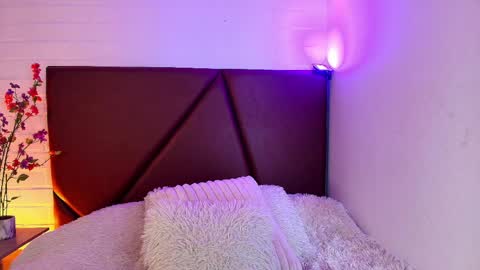 Lexi Howard  online show from 04.08.26