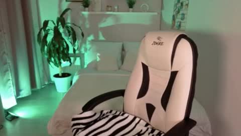 Lexy - Follow me online show from 09.17.25