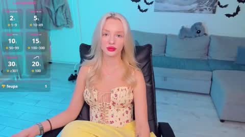 Snapshot of lexieblonde chatting on 10.22.25 lexieblonde online show from 10.22.25