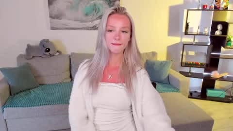 Snapshot of lexieblonde chatting on 05.27.26 lexieblonde online show from 05.27.26