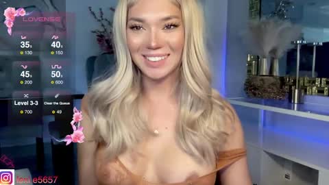 lexiesmith_ online show from 01.06.25