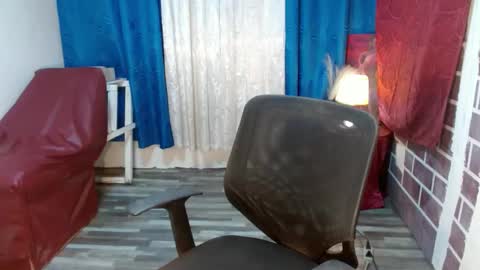 Snapshot of lexisecrets12 chatting on 01.28.25 lexisecrets12 online show from 01.28.25