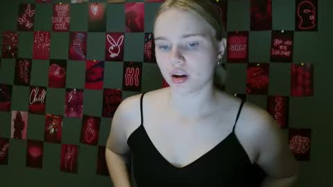 Snapshot of leyla_le chatting on 09.13.25 Leyla online show from 09.13.25