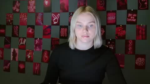 Snapshot of leyla_le chatting on 09.15.25 Leyla online show from 09.15.25