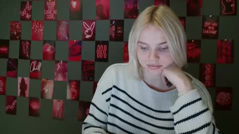 Snapshot of leyla_le chatting on 09.18.25 Leyla online show from 09.18.25