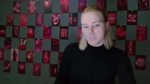 Snapshot of leyla_le chatting on 09.19.25 Leyla online show from 09.19.25