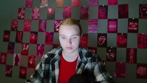 Snapshot of leyla_le chatting on 09.23.25 Leyla online show from 09.23.25