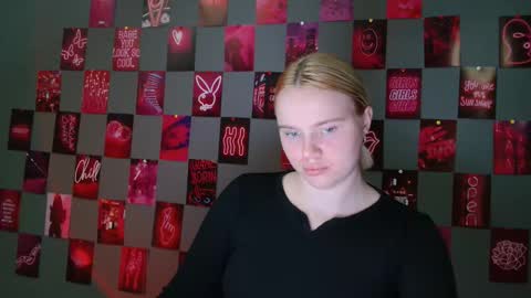 Snapshot of leyla_le chatting on 09.26.25 Leyla online show from 09.26.25