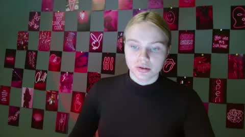 Snapshot of leyla_le chatting on 09.29.25 Leyla online show from 09.29.25