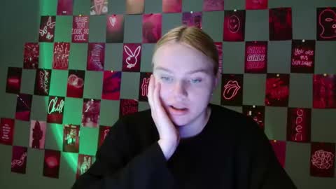 Snapshot of leyla_le chatting on 10.01.25 Leyla online show from 10.01.25