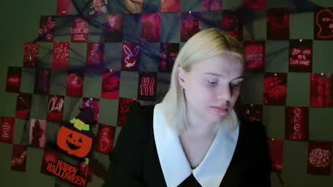 Snapshot of leyla_le chatting on 10.02.25 Leyla online show from 10.02.25