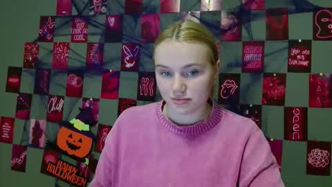 Snapshot of leyla_le chatting on 10.04.25 Leyla online show from 10.04.25