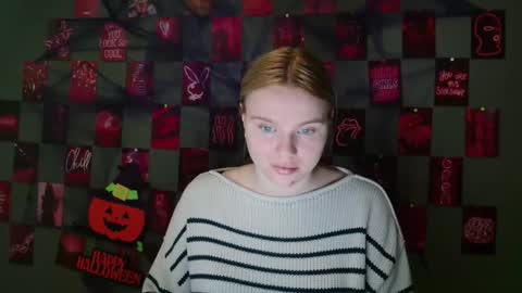 Snapshot of leyla_le chatting on 10.31.25 Leyla online show from 10.31.25