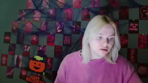 Snapshot of leyla_le chatting on 11.01.25 Leyla online show from 11.01.25