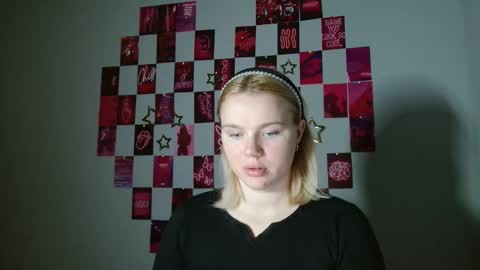 Snapshot of leyla_le chatting on 11.03.25 Leyla online show from 11.03.25