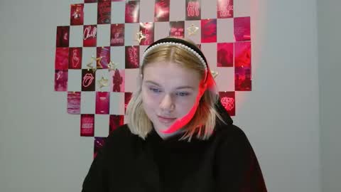 Snapshot of leyla_le chatting on 11.27.25 Leyla online show from 11.27.25