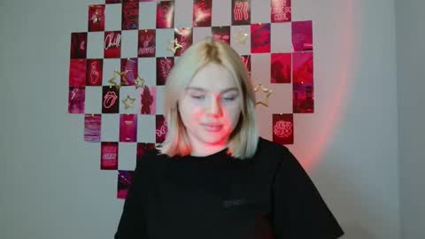 Snapshot of leyla_le chatting on 12.03.25 Leyla online show from 12.03.25