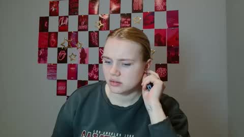 Snapshot of leyla_le chatting on 12.05.25 Leyla online show from 12.05.25