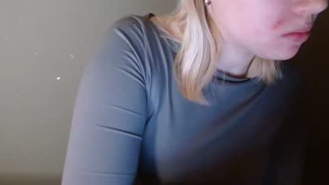 Snapshot of leyla_le chatting on 02.15.26 Leyla online show from 02.15.26