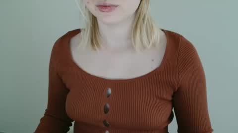 Snapshot of leyla_le chatting on 02.26.26 Leyla online show from 02.26.26