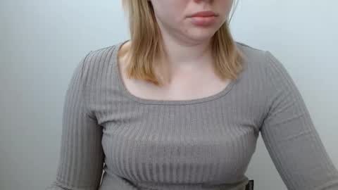 Snapshot of leyla_le chatting on 05.26.26 Leyla online show from 05.26.26