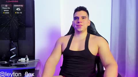Snapshot of leyton_flexx chatting on 10.08.25 L E Y T O N online show from 10.08.25