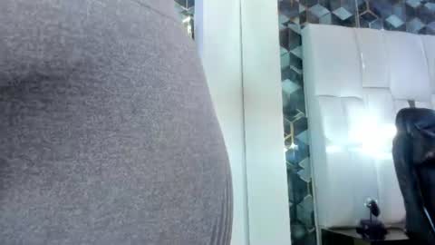 Snapshot of lia_mariana chatting on 06.19.26 lia_mariana online show from 06.19.26