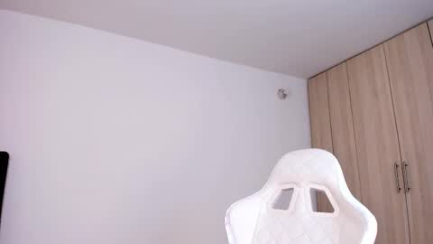 Little Queen Lia  online show from 02.19.25