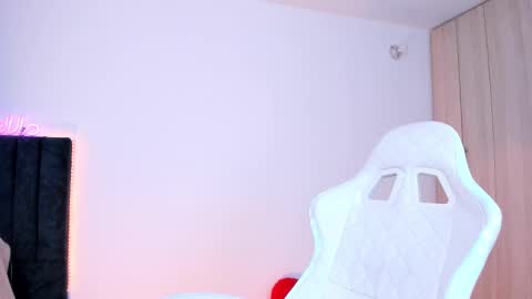 Little Queen Lia  online show from 02.20.25