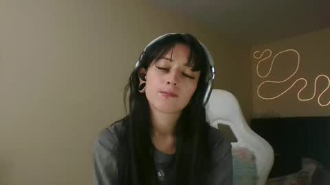 Little Queen Lia  online show from 11.12.25