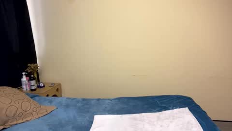 Little Queen Lia  online show from 02.14.26