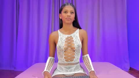 Snapshot of liaa_taylor1 chatting on 10.11.25 Lia online show from 10.11.25