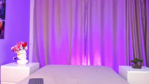 Snapshot of liaa_taylor1 chatting on 10.31.25 Lia online show from 10.31.25