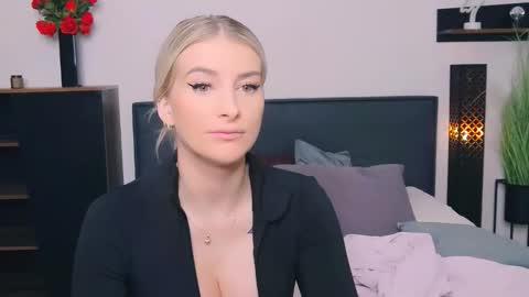 Lia online show from 02.23.26