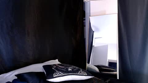 Snapshot of liadivina chatting on 02.10.25 Lia Divina online show from 02.10.25