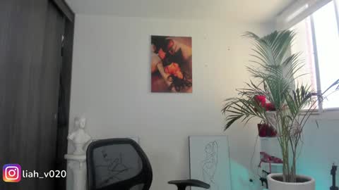 Snapshot of liah_v chatting on 01.22.25 Liah online show from 01.22.25