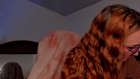 Snapshot of liahilton_ chatting on 01.17.25 lh6 9c online show from 01.17.25