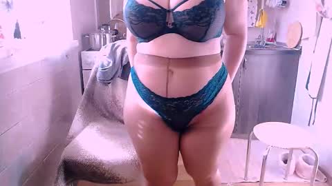 miss Lia  colection for travel online show from 10.26.25