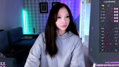 Snapshot of lialilia chatting on 09.28.25 lialilia online show from 09.28.25