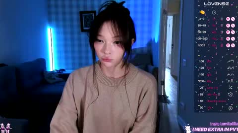 Snapshot of lialilia chatting on 10.05.25 lialilia online show from 10.05.25