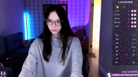 Snapshot of lialilia chatting on 10.08.25 lialilia online show from 10.08.25