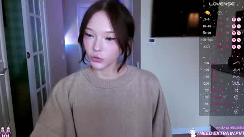 Snapshot of lialilia chatting on 10.26.25 lialilia online show from 10.26.25