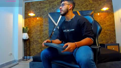 LIAM KLEIN online show from 09.11.25