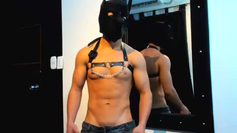 Snapshot of liam_knight chatting on 10.24.25 liam_knight online show from 10.24.25